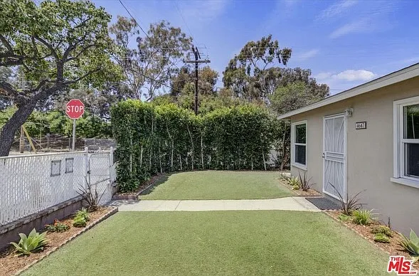 2 bed, 800 sqft, $3,000 — Photo 3