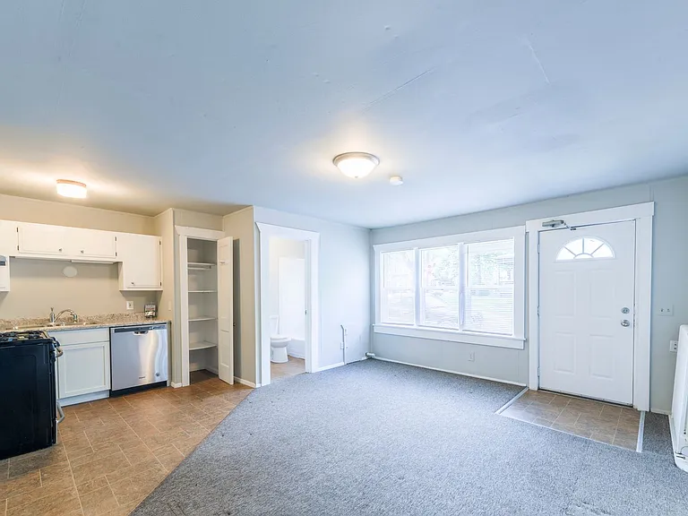 1435 Washington St NE — Photo 9