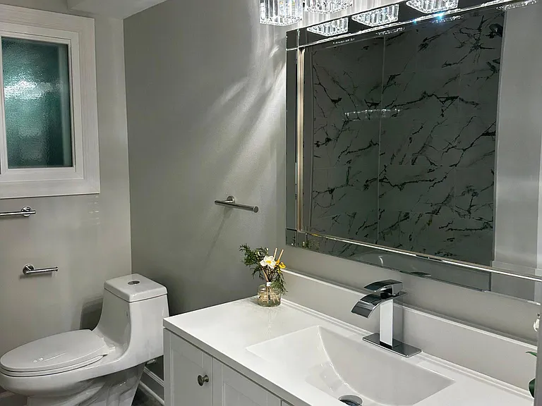 Upstairs full bath