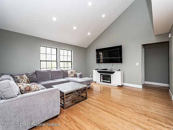 4th image of 109 Begonia Ct #109BLD