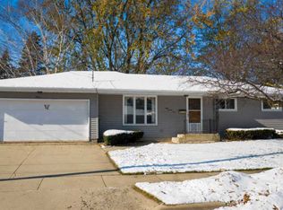 824 John St, Menasha, WI 54952