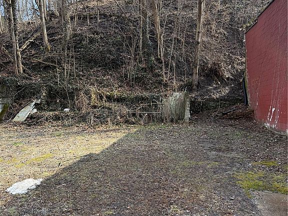 2nd image of 601 3rd St