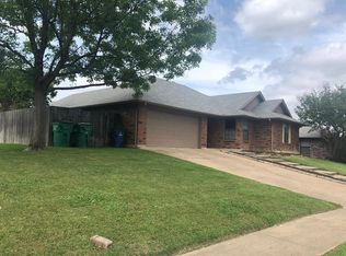 6449 Fairview Dr, Watauga, TX 76148