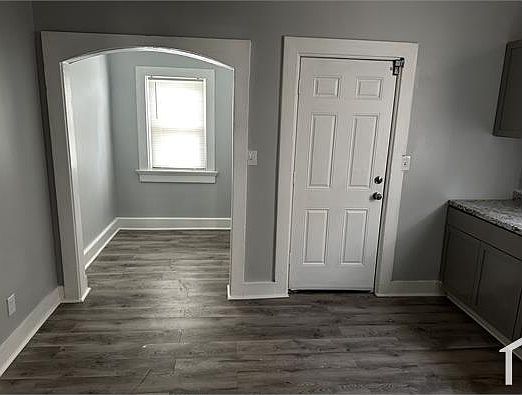 5th image of 206 W Parkwood Dr #206