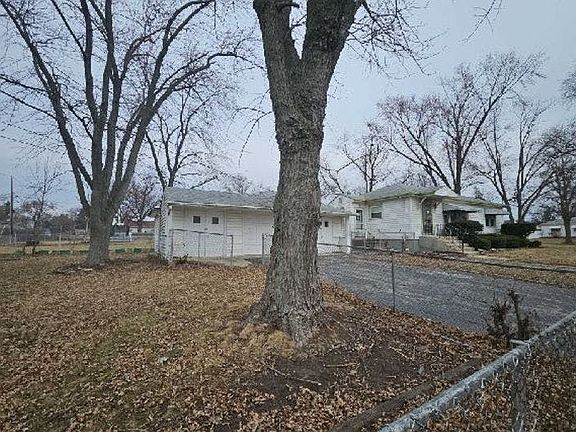 3rd image of 234 E Goebel Dr