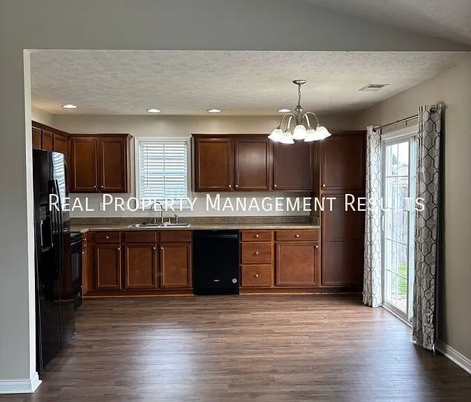 4890 Imperial Dr — Photo 4