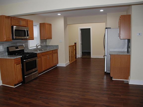 4th image of 1322 E 16th Ave