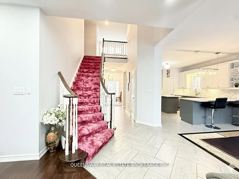 271 Ryerson Cres — Photo 6