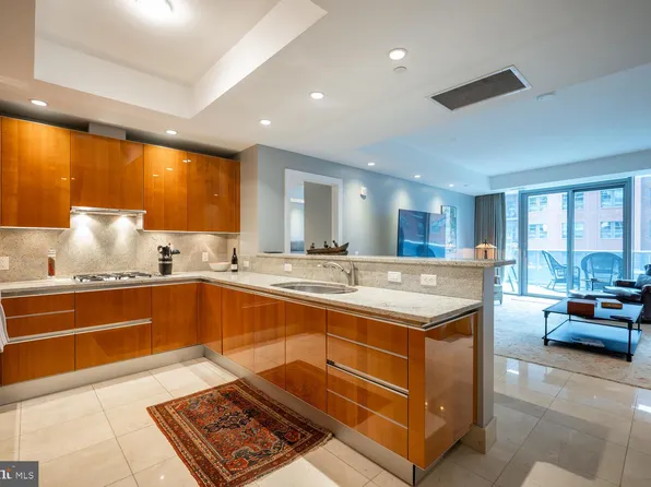 1881 N Nash St Unit 406, Arlington, VA 22209