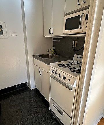 5th image of 311 E 50th St #5F