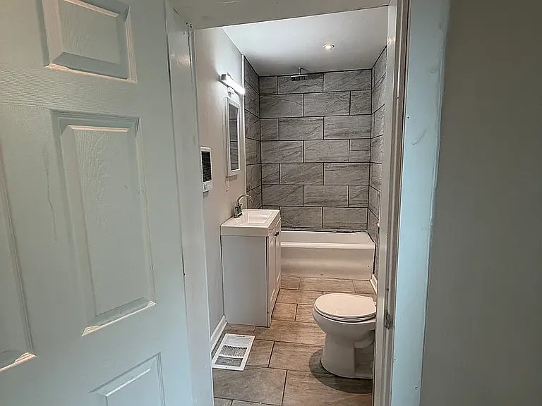 416 Franklin St — Photo 12