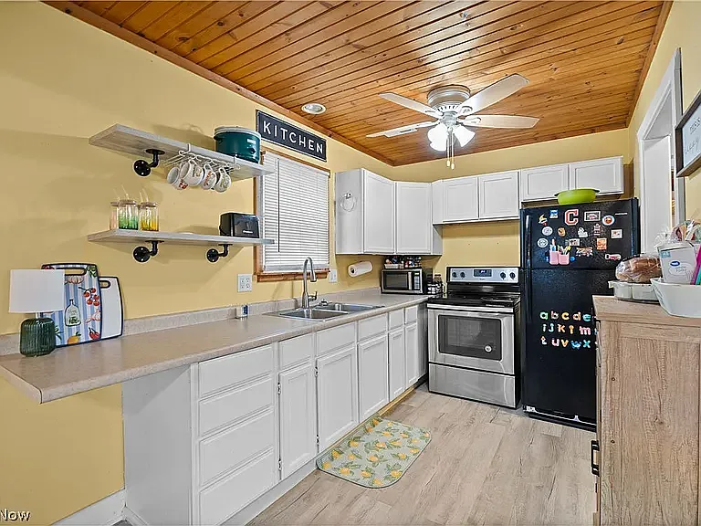 4556 Hawthorne Ave — Photo 9