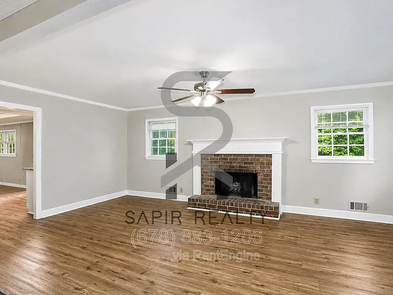 373 James St SW — Photo 5