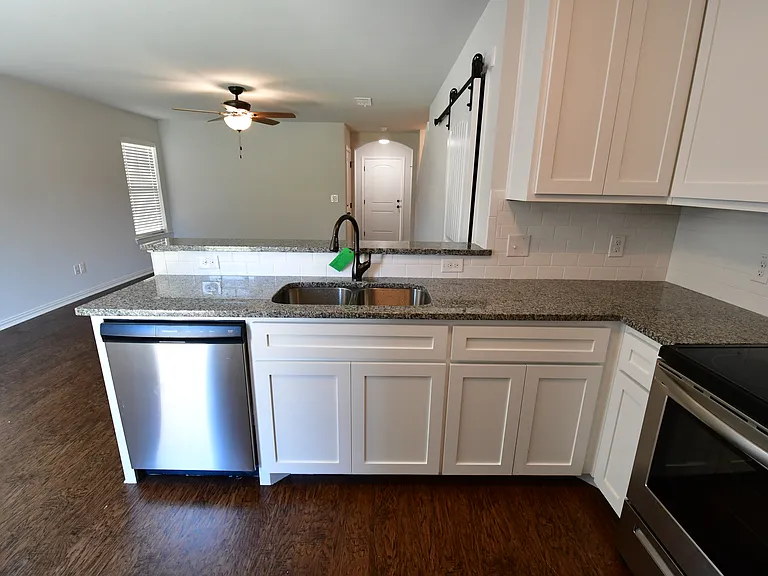 237 W Forest Ave — Photo 2