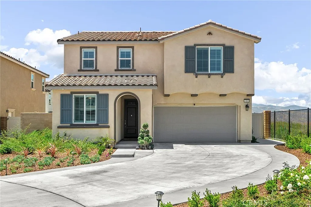 5 bed, 2640 sqft, $4,500 — Photo 2