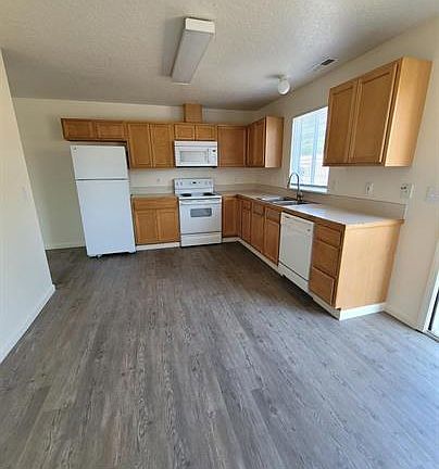 3rd image of 1905 E Railroad Ct #101
