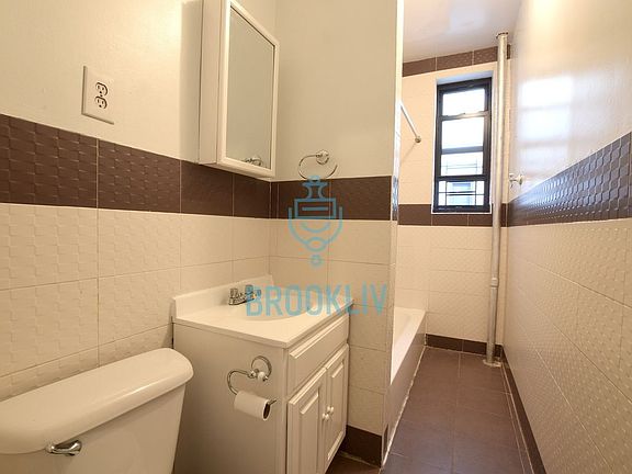 5th image of 21 E 21st St APT 6F
