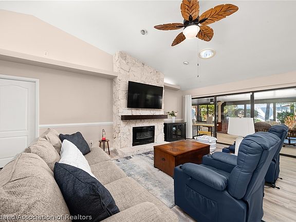 3rd image of 1604 E Orangewood Ct