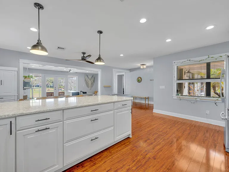 1081 Lake Weldona Dr — Photo 6