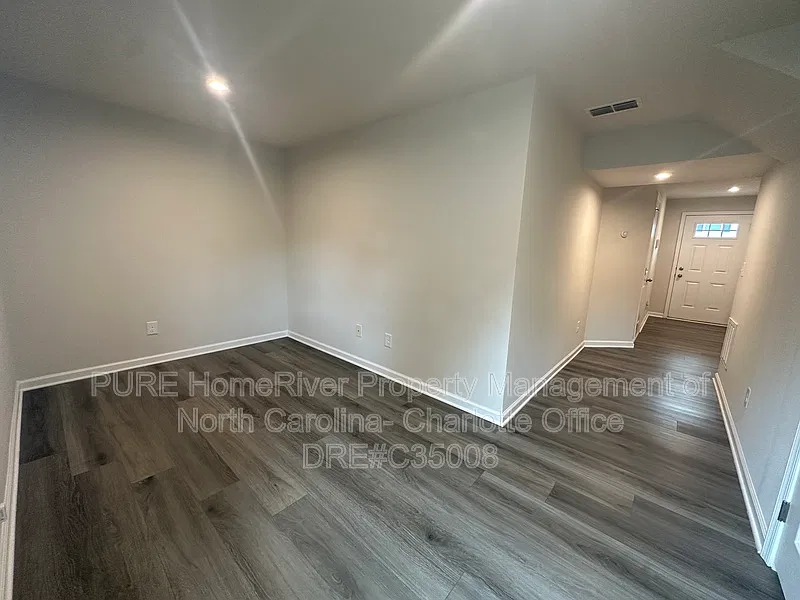 3 bed, 3.0 bath, 1710 sqft, $1,820 — Photo 3