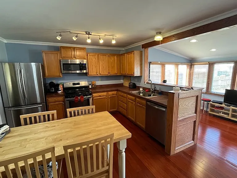 801 Vernon Rd — Photo 3