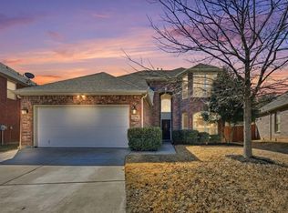 2736 Maple Creek Dr, Fort Worth, TX 76177