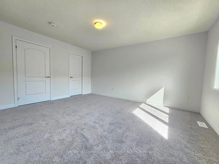 21 Milady Cres — Photo 12