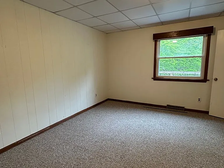 1127 Round Hill Dr — Photo 13