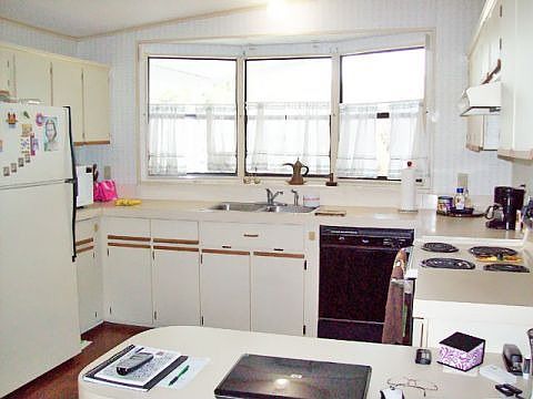 2nd image of 902 Lantania Pl