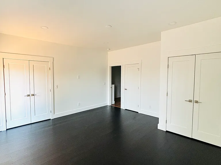 940 Monroe St — Photo 17