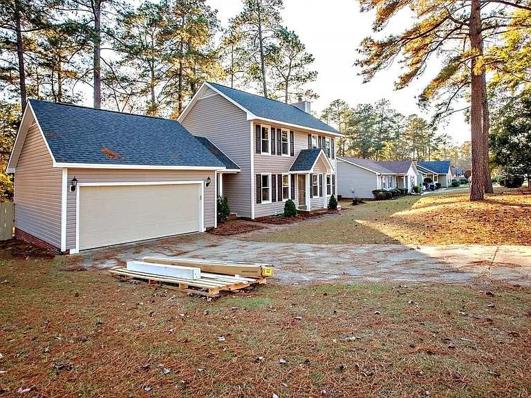 1819 Eichelberger Dr — Photo 3
