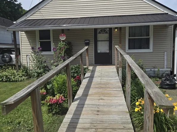 302 9th St W, Huntington, WV 25704