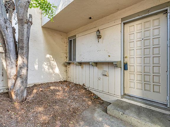 4th image of 1084 Regency Knoll Dr