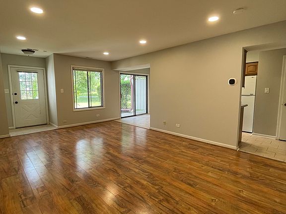 4th image of 360 Jefferson Ct
