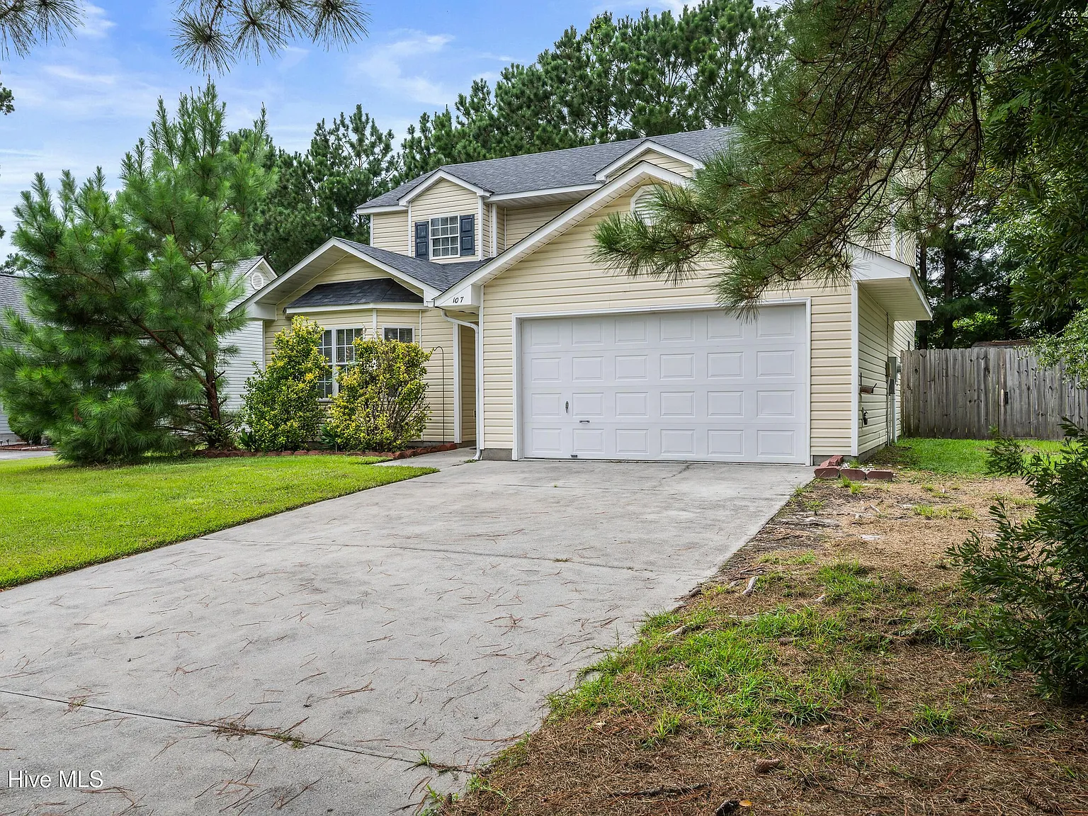 4 bed, 2.5 bath, $1,800 — Photo 3