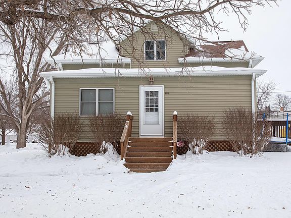 2nd image of 520 3rd St