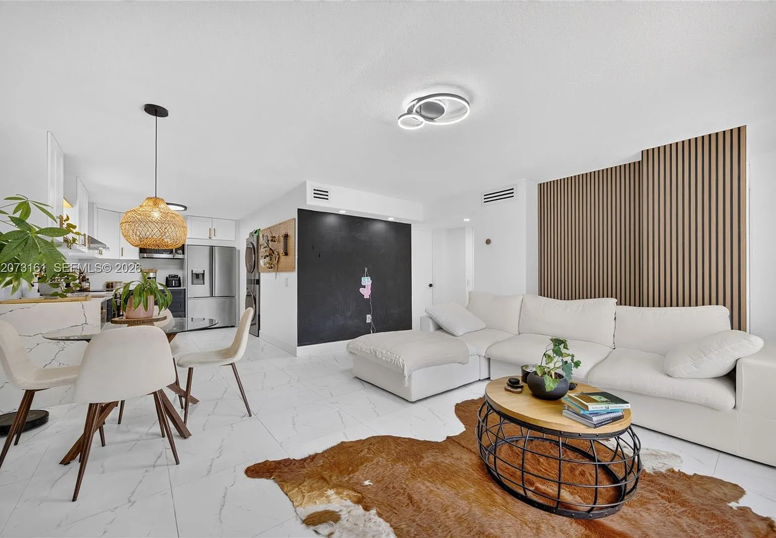 Lake & Tennis Villas Ph 1 — Photo 3