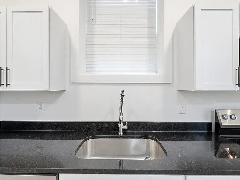 1237 Manss Ave #C — Photo 6