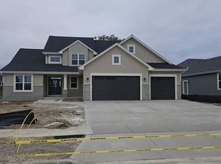 237 Mulberry Ln, Grafton, WI 53024