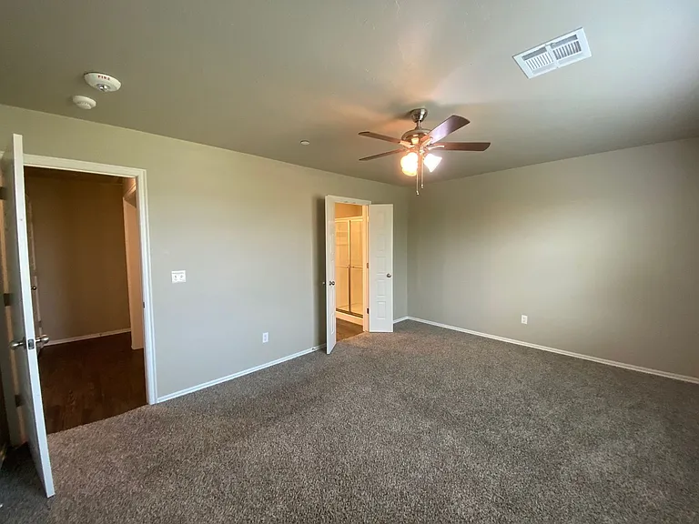 749 SW 14th St — Photo 31