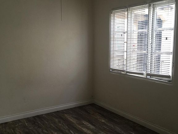 5th image of 520 E Willow St APT 20