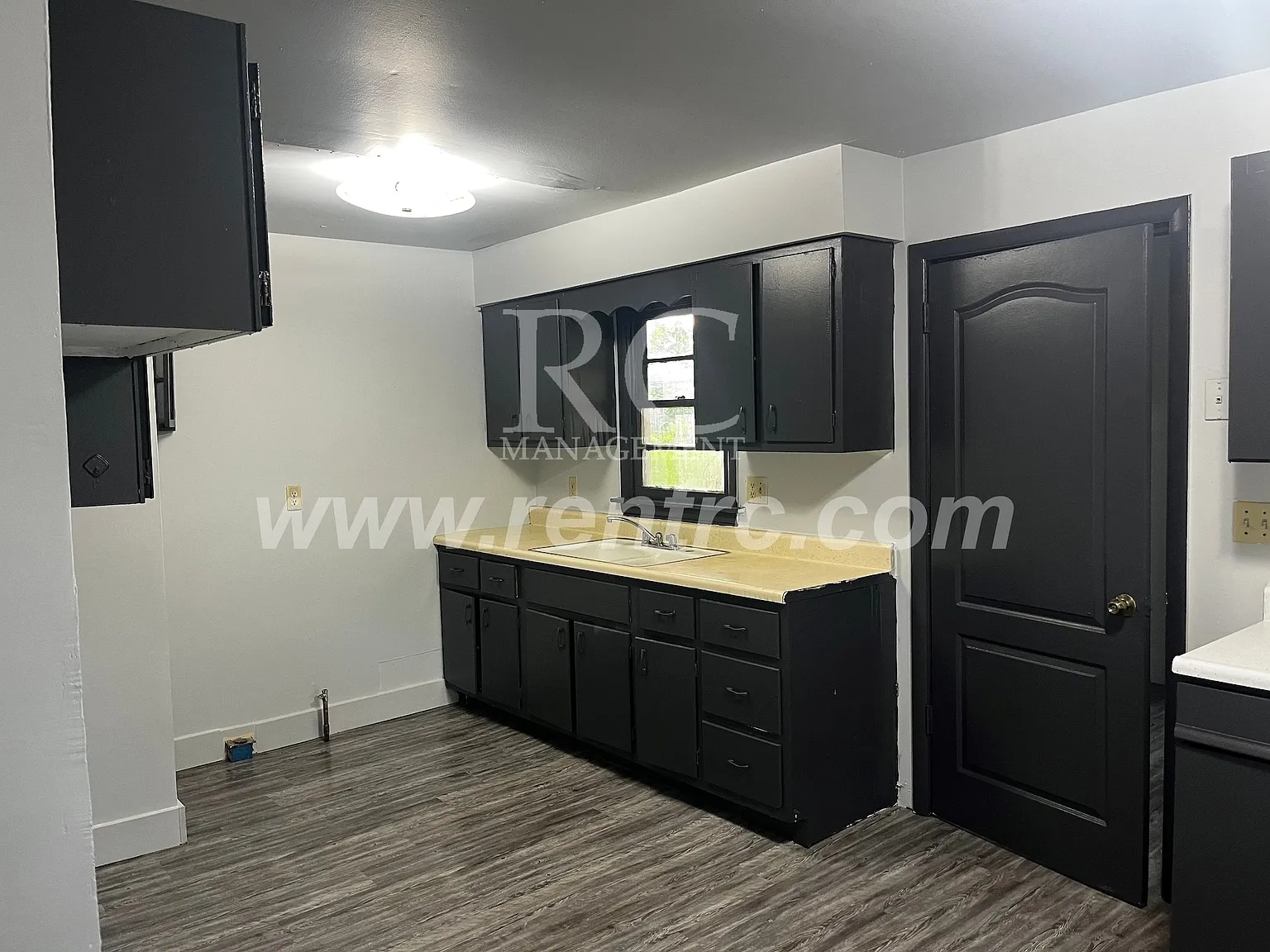 3 bed, 1100 sqft, $800 — Photo 2
