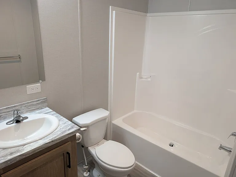Avon Lakes Estates — Photo 28