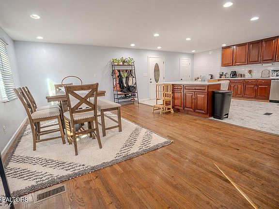 5th image of 2408 Brooks Ave