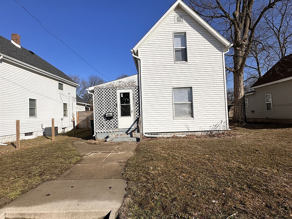 1st image of 826 E 4th St