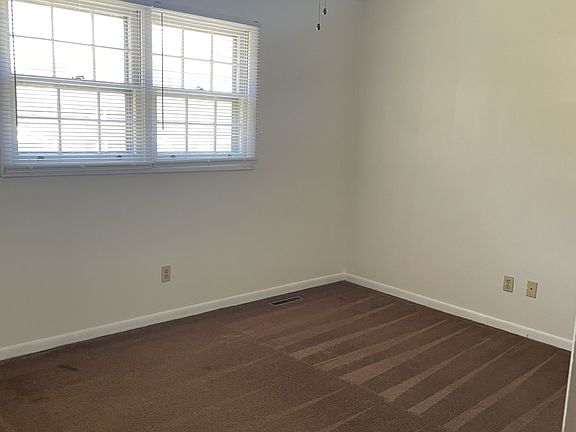 5th image of 624 Cross Lanes Dr APT 7