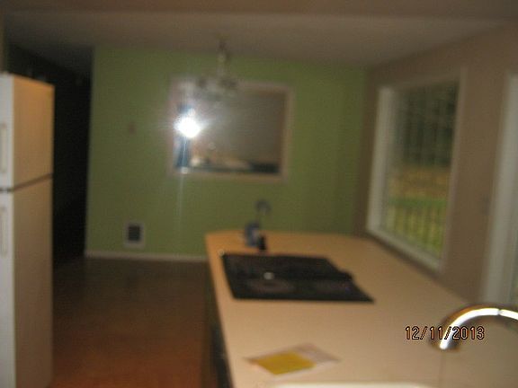 4th image of 794 Island Blvd
