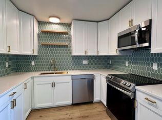 17670 Green Isle Ct, Brookfield, WI 53045