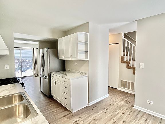 4th image of 2545 Prairieview Ln S #2545