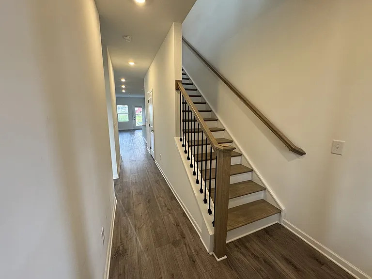 213 Charlie Pl — Photo 2
